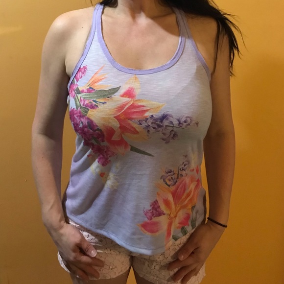 Gorgeous Floral 🌸 Lace Back Tank - Picture 3 of 8